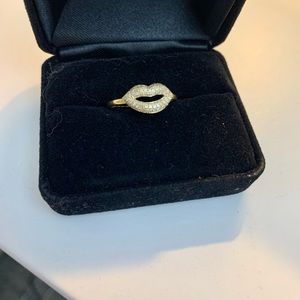 Yellow Gold Diamond Lips Ring
